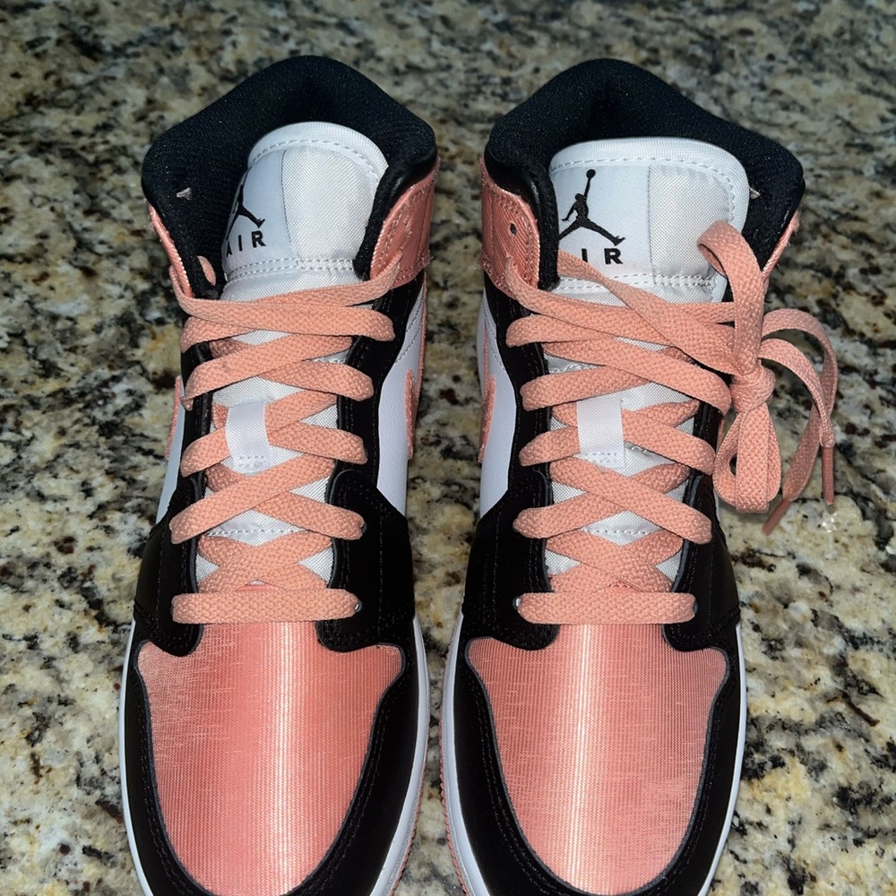 Jordan 1 Pink size 5.5 youth